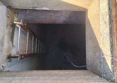 Escalera de acceso a aljibe